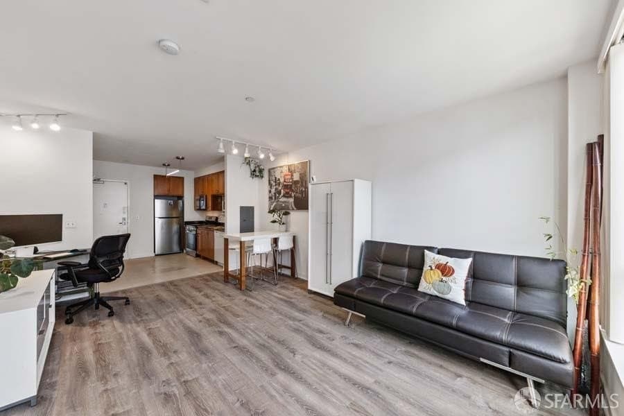888 7th St Unit 330