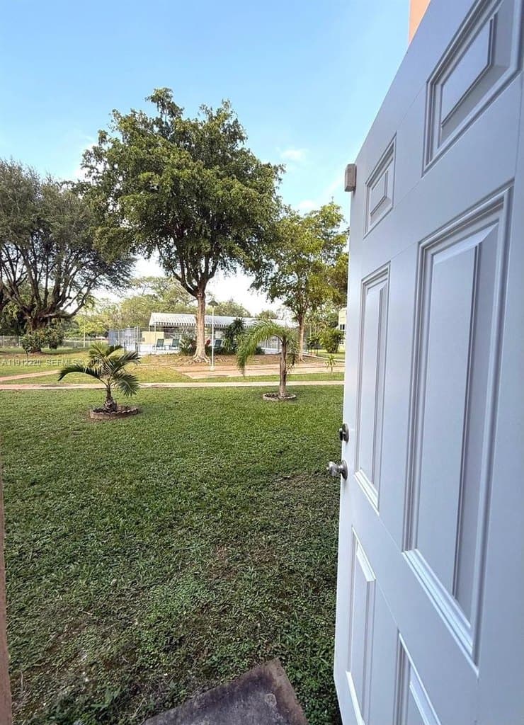 1301 NE 191st St Unit F110