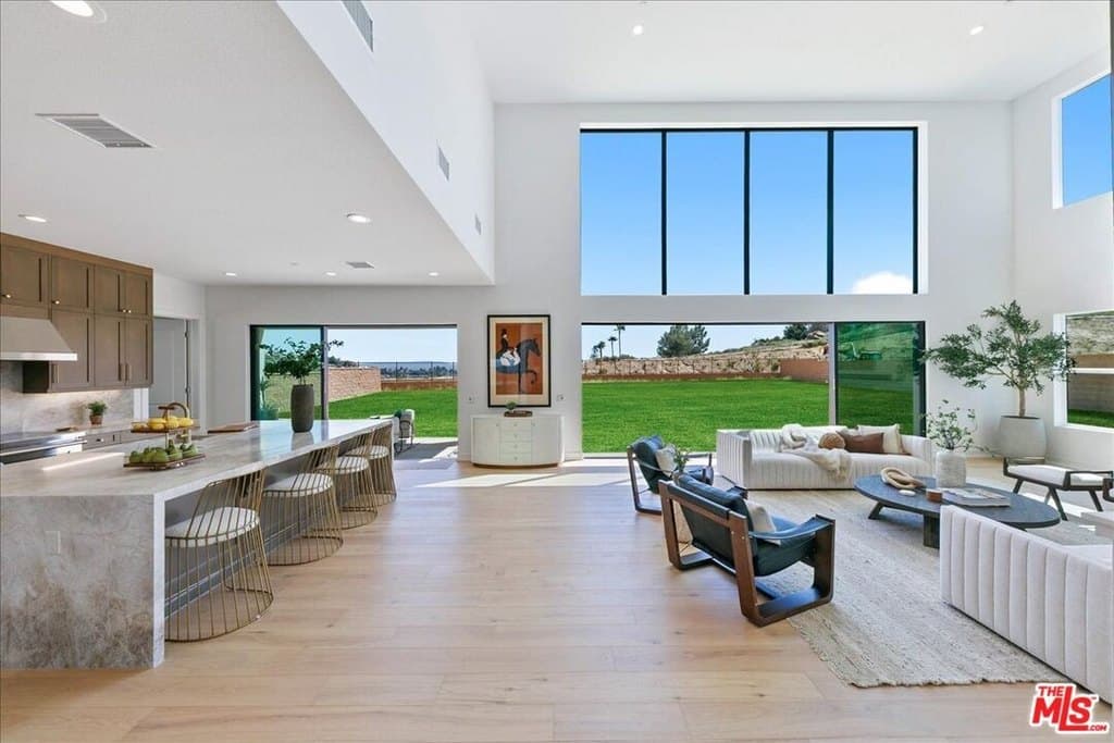 22810 Seaqua Cir