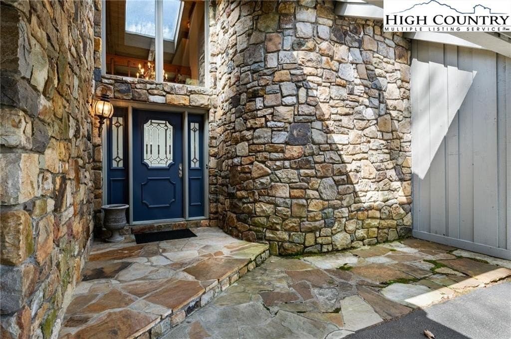 229 Cardinal Ct, Banner Elk