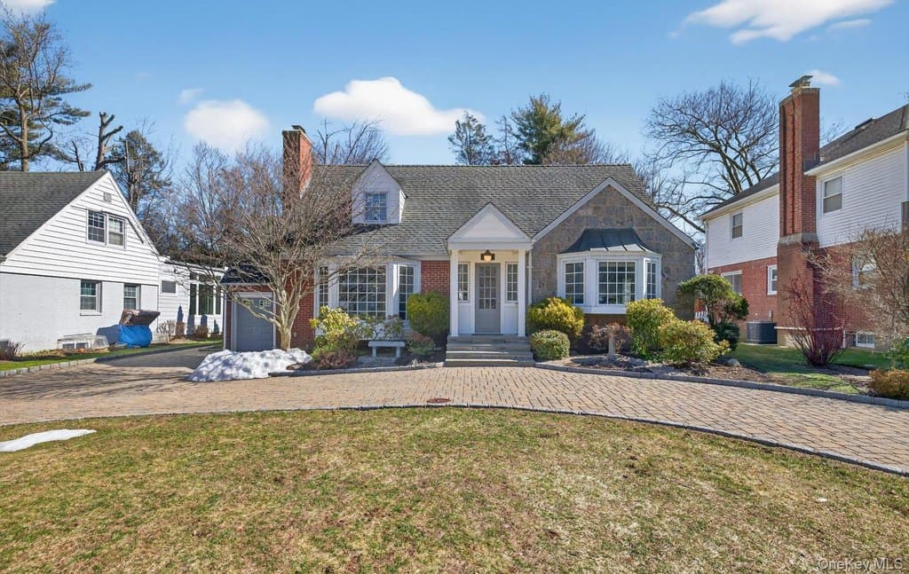 3 N Avalon Rd, Great Neck