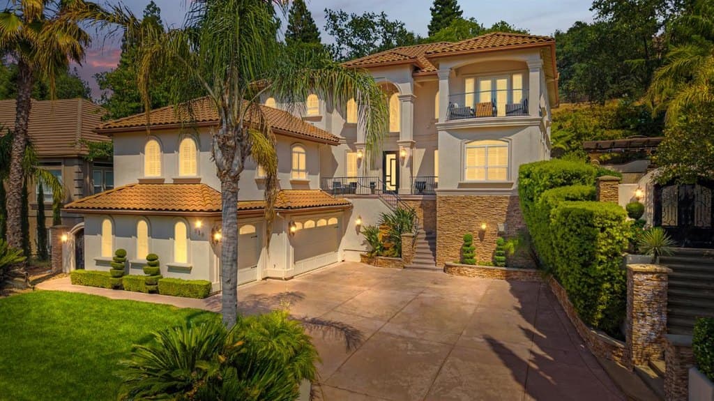 318 Canyon Falls Dr, Folsom