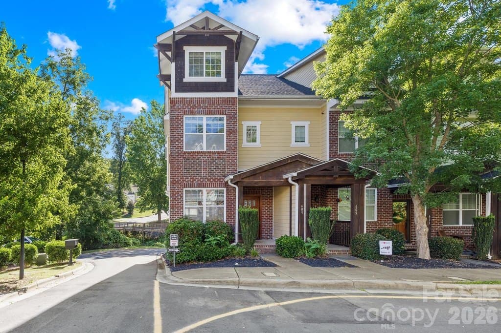 605 Village Main Cir, Davidson