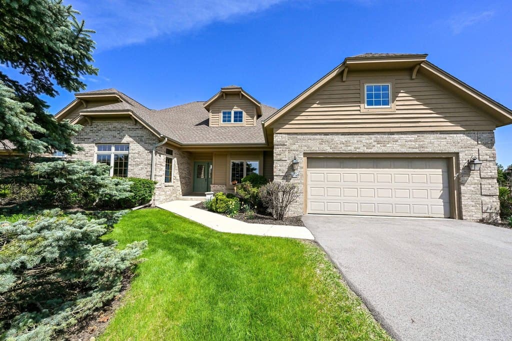 10803 N Essex Dr, Mequon