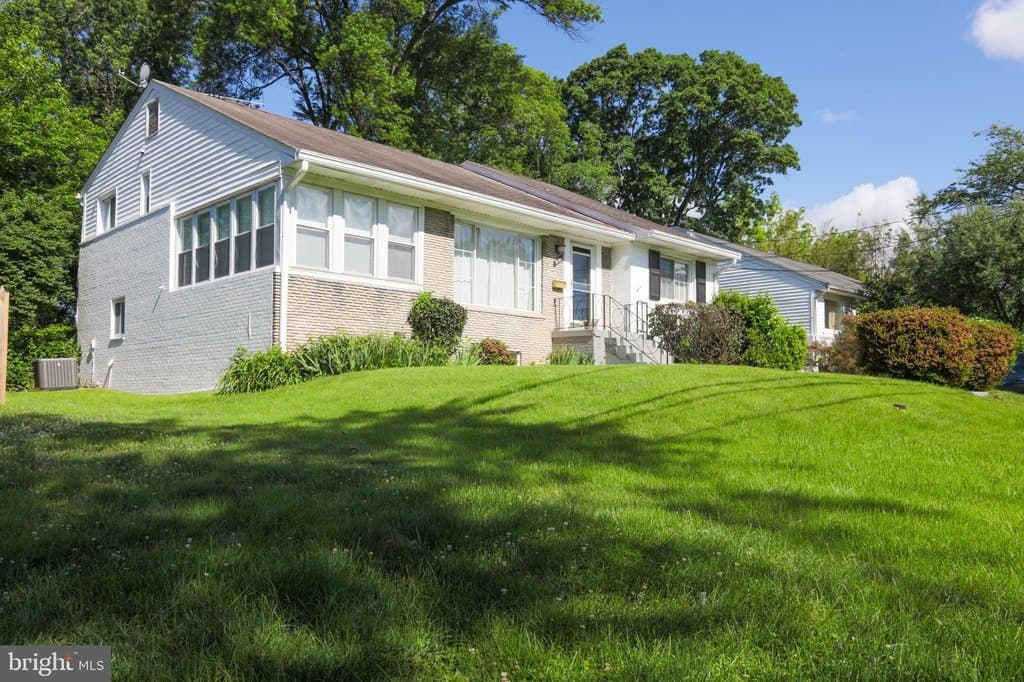 9200 Chanute Dr