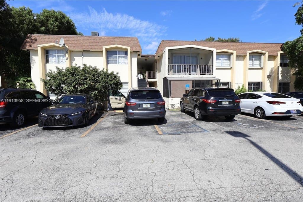 7825 Miller Dr Apt C211