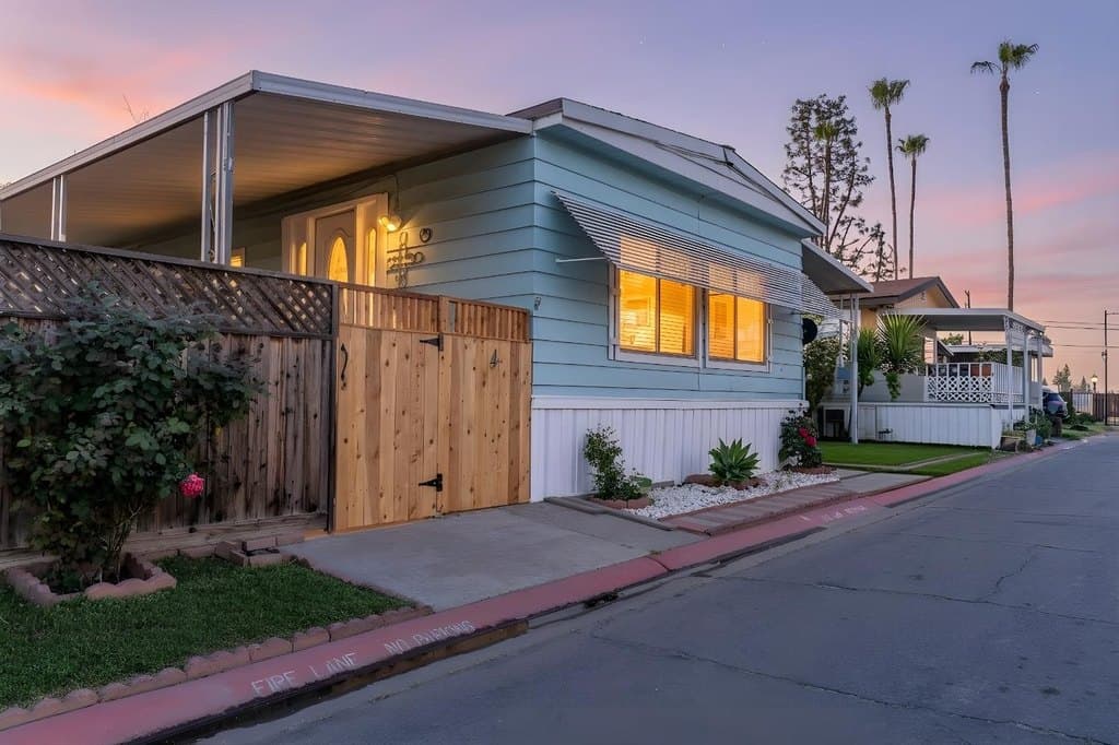 2533 W McKinley Ave Spc 4, Fresno