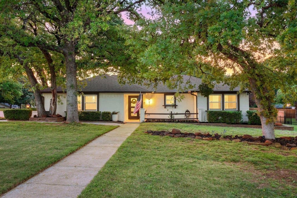 728 Cimarron Trl, Southlake