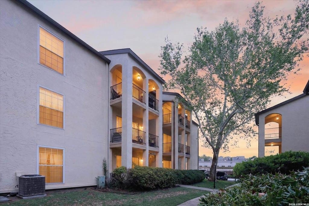 8702 Village Dr Apt 407, San Antonio