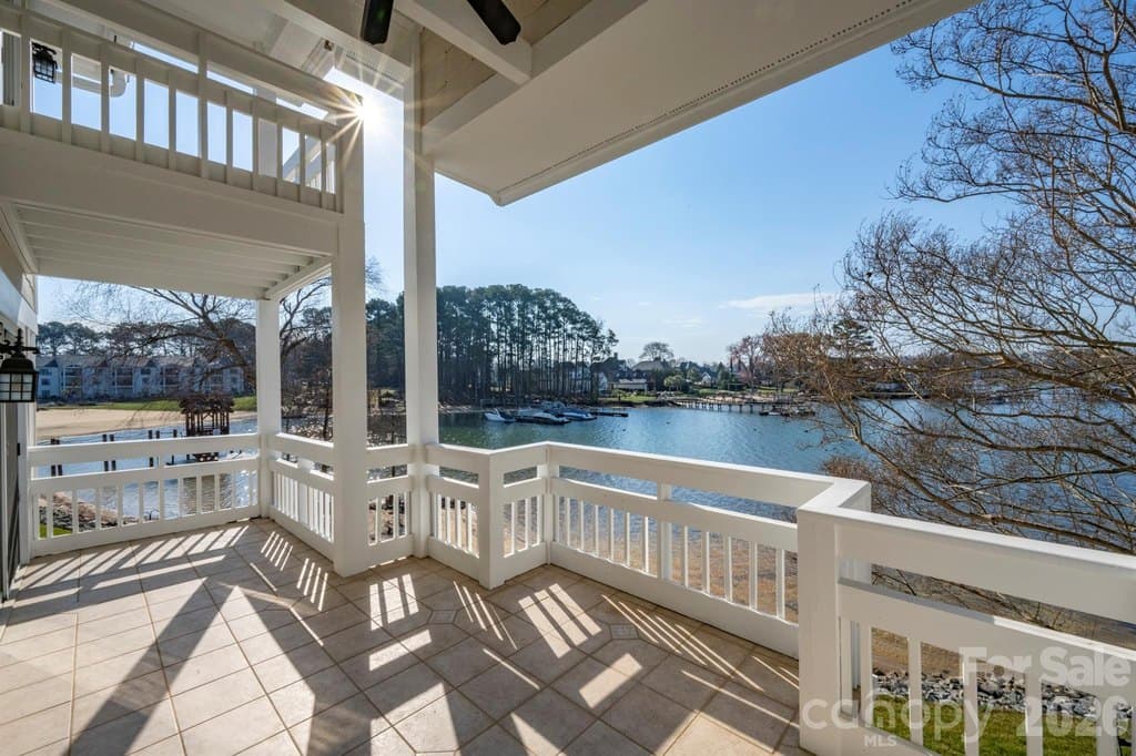 17925 Kings Point Dr Apt B, Cornelius