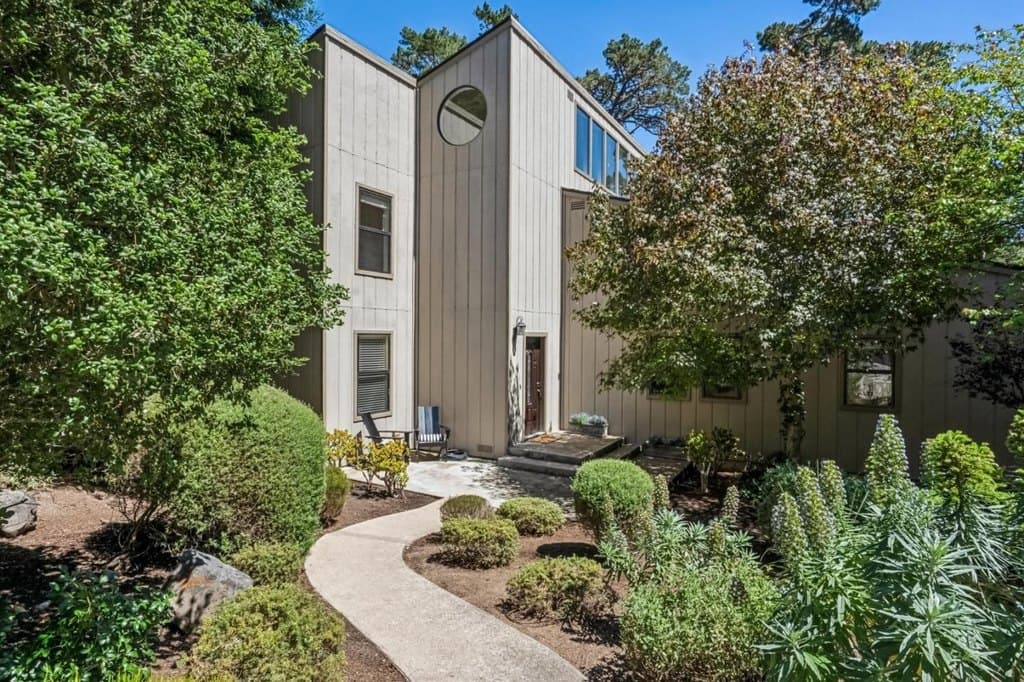 6 Wyndemere Vale, Monterey