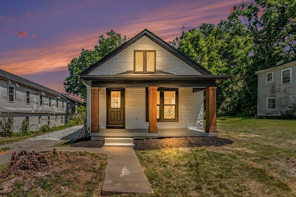 170 Macey Ave, Versailles
