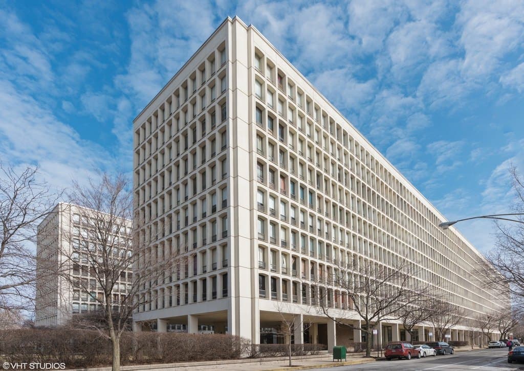 1450 E 55th Pl Apt 825S