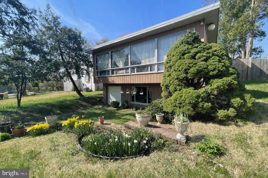 8 N Garfield St, Arlington