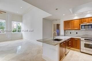 60 Edgewater Dr Apt Le, Coral Gables