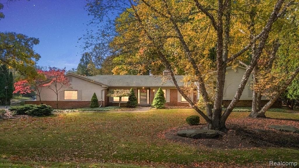 1932 Shore Hill Dr, Bloomfield Hills