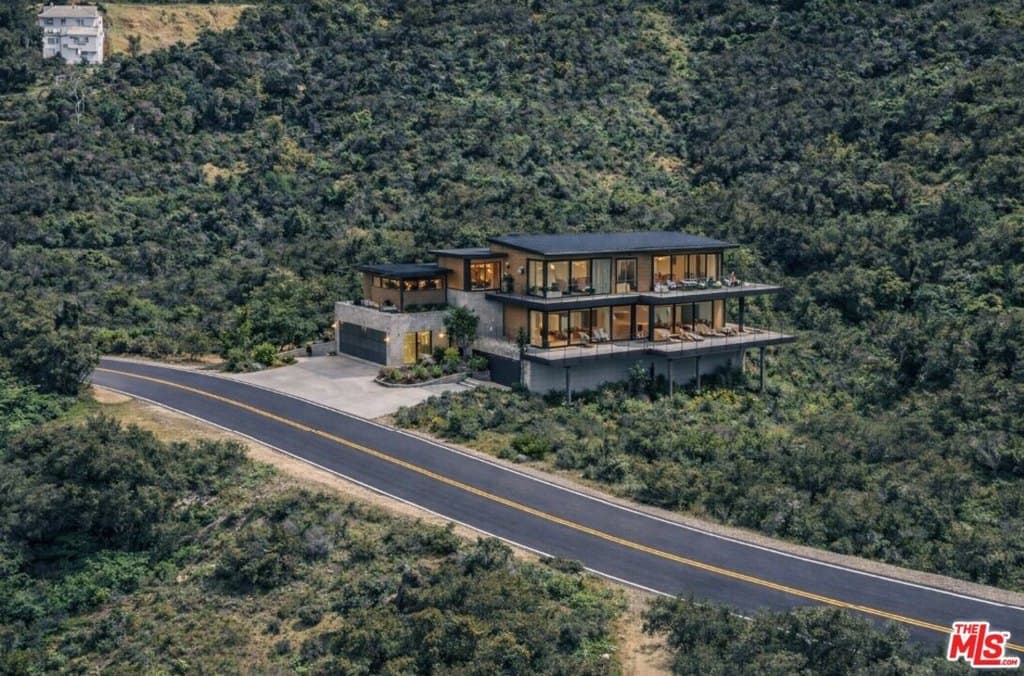 55607 Greenwich, Glendale