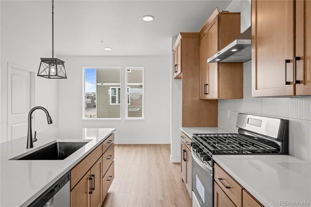 2736 W 68th Ave, Denver