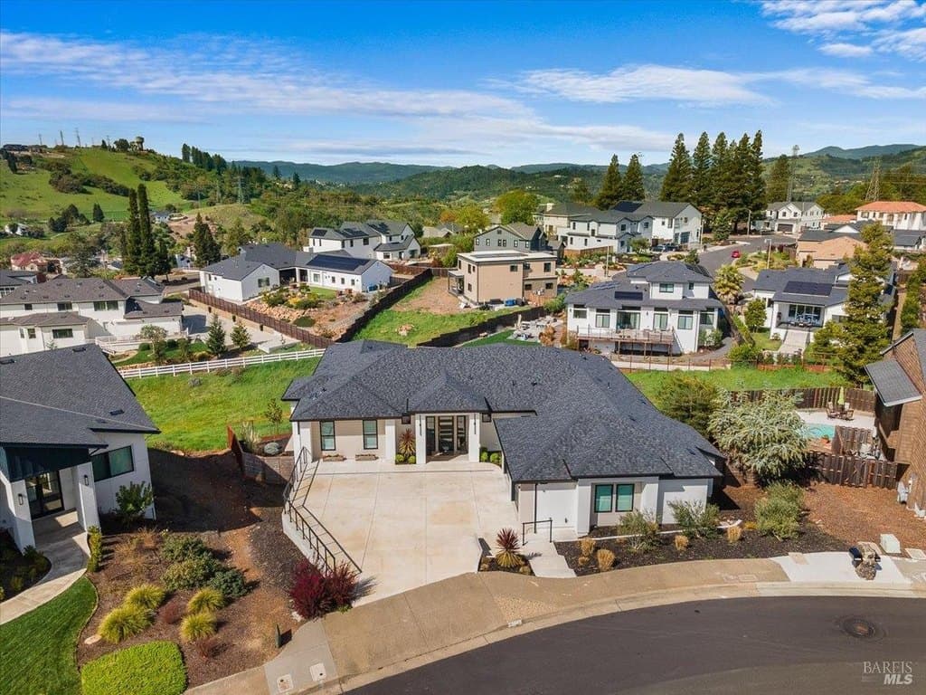 3623 Crescent Cir, Santa Rosa