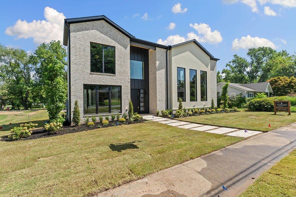 903 NE 2nd St, Bentonville