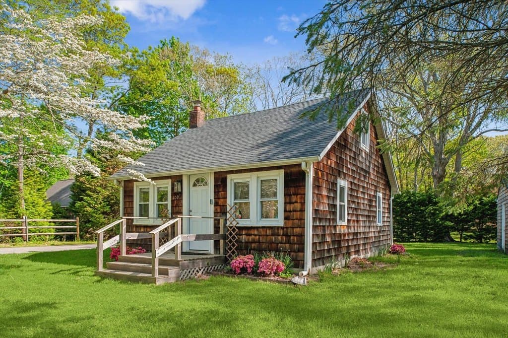 109 Gardiner Ave, East Hampton