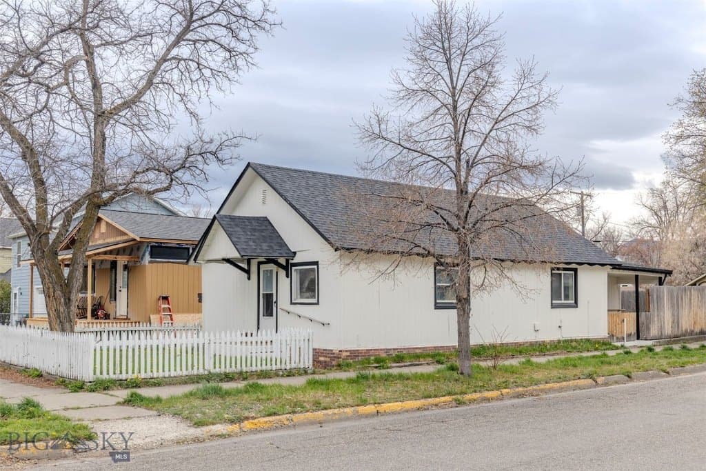 302 S G St, Livingston