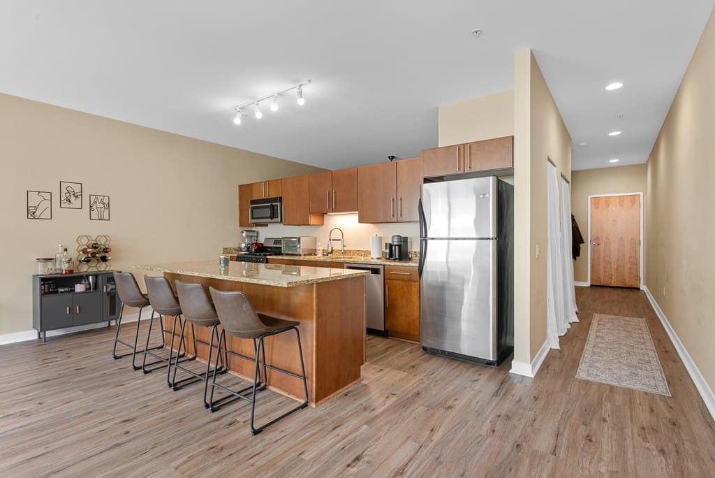 1902 N Commerce St Apt 102, Milwaukee