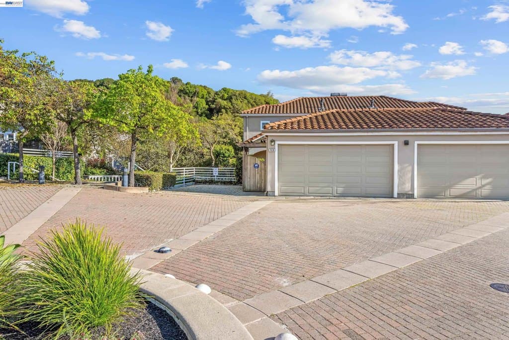 4636 Redwood Rd, Oakland