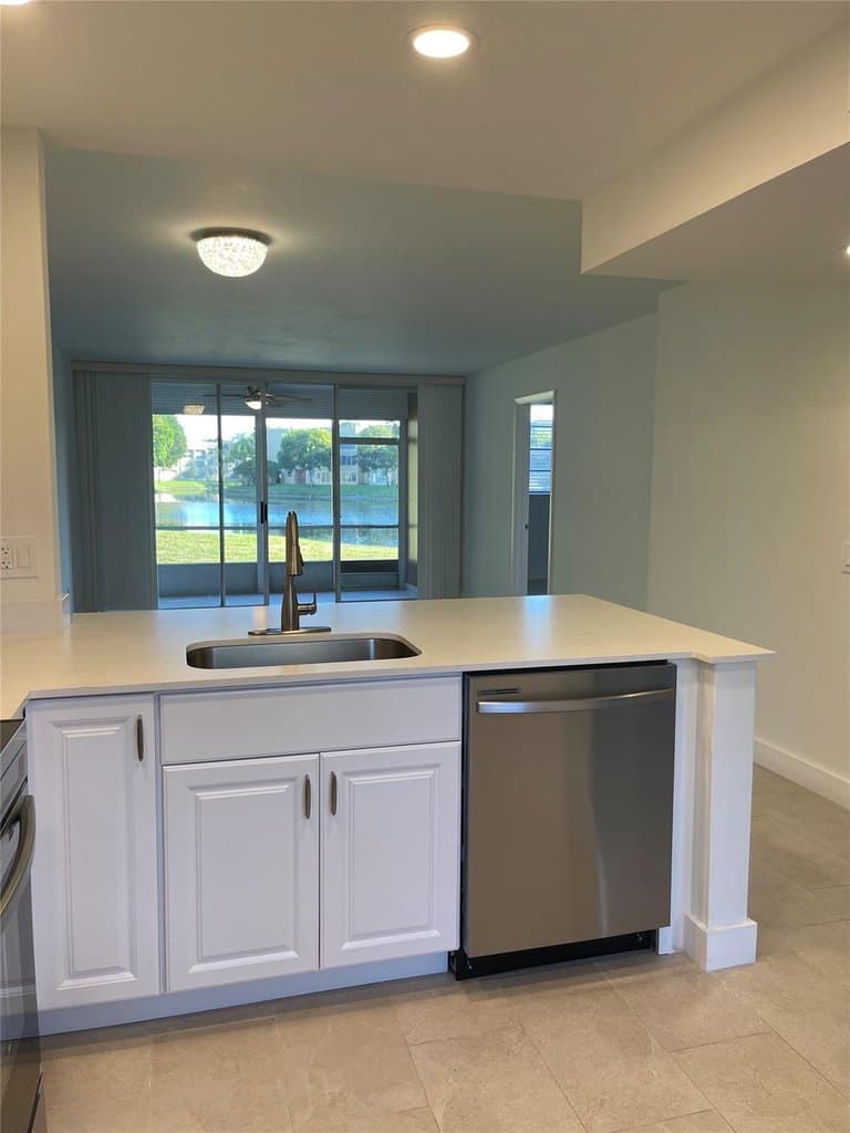 5890 NW 64th Ave Apt 103, Fort Lauderdale