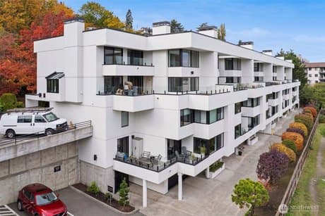 2410 Aurora Ave N Apt 105