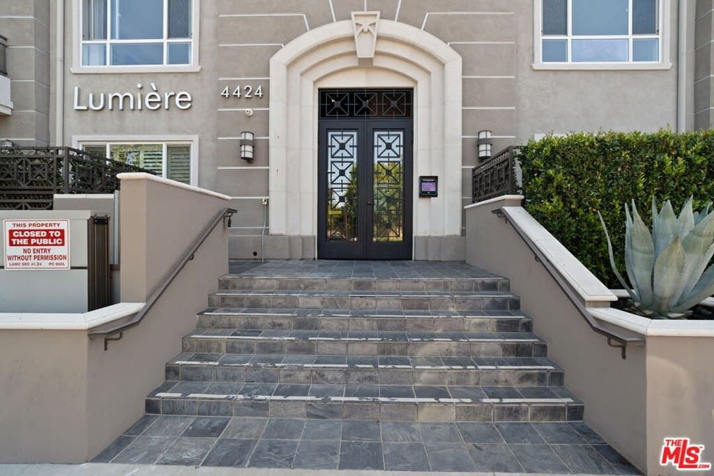 4424 Whitsett Ave Apt 303