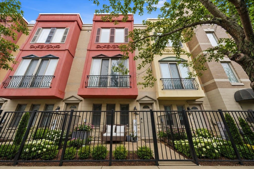 527 N Peoria St, Chicago