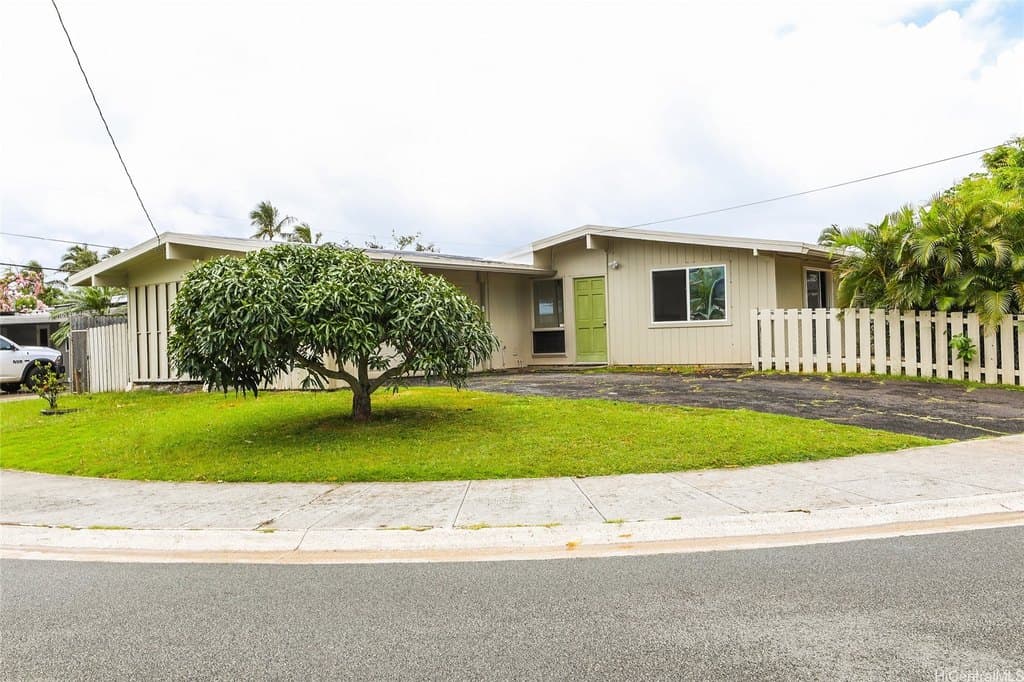 604 Paokano Loop, Kailua