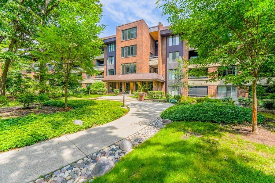 1401 Burr Oak Rd Apt 108B, Hinsdale