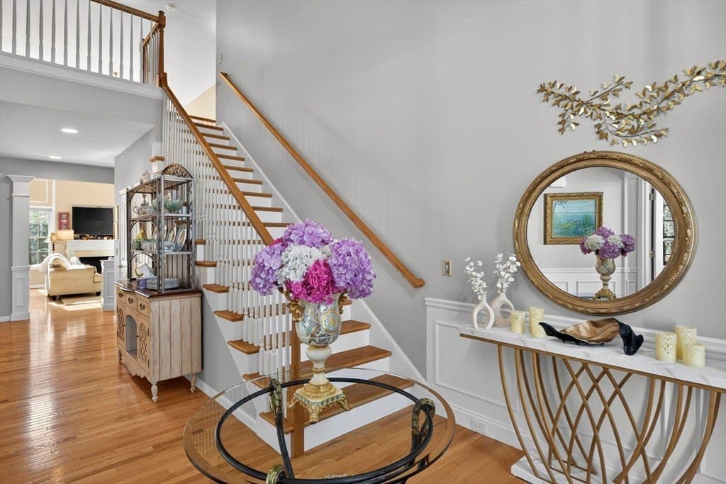22 Picket Fence, Plymouth