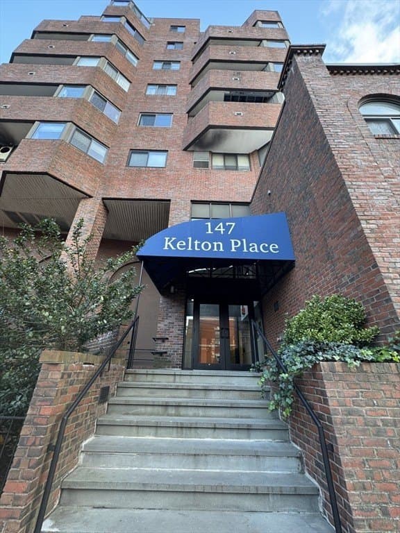 147 Kelton St Apt 305