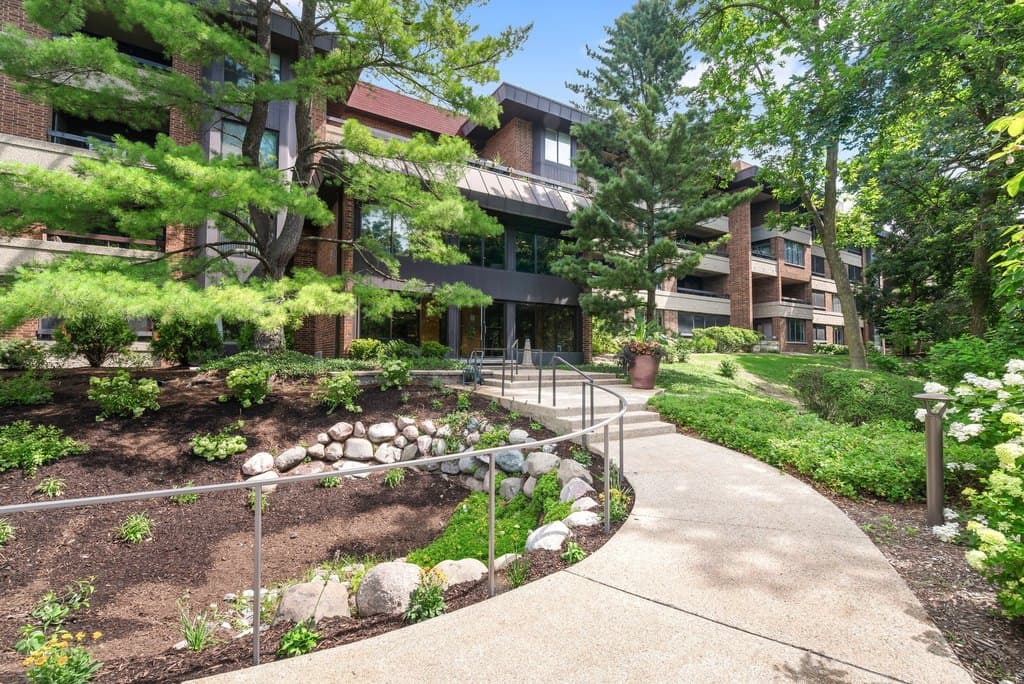 1409 Burr Oak Rd Apt 315A, Hinsdale
