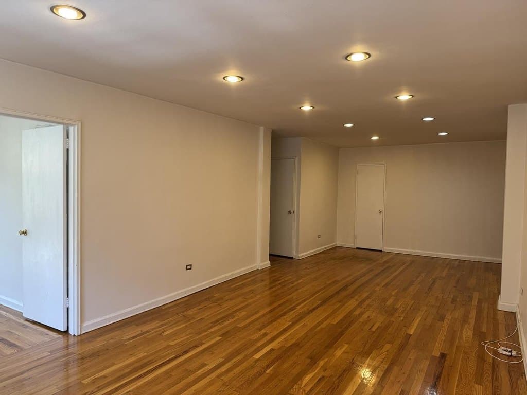 67-25 Clyde St Unit 3R