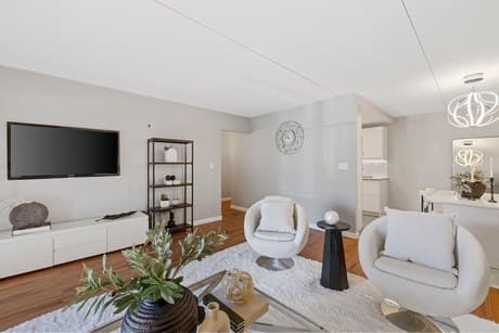 50-56 Broadlawn Park Apt 221