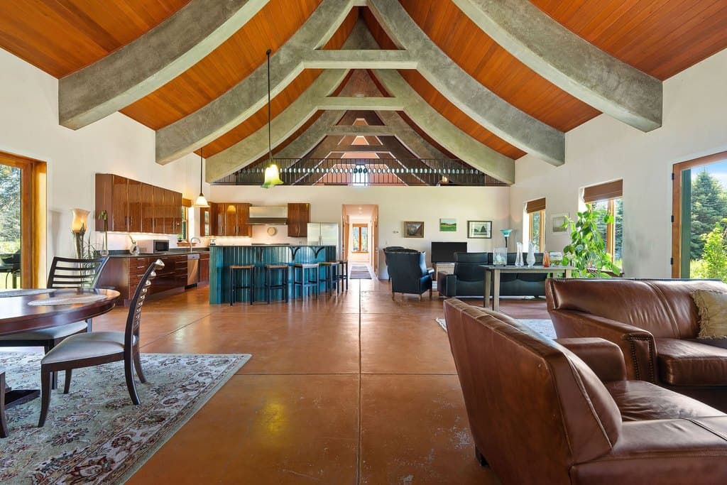 233 Coverdell Rd, Bigfork