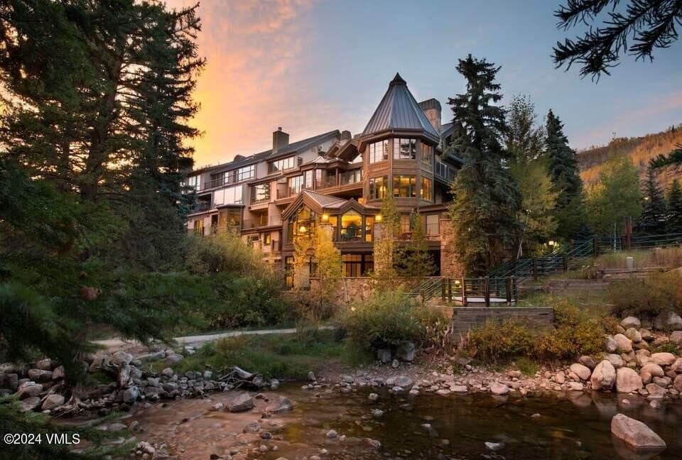 352 E Meadow Dr Unit J, Vail