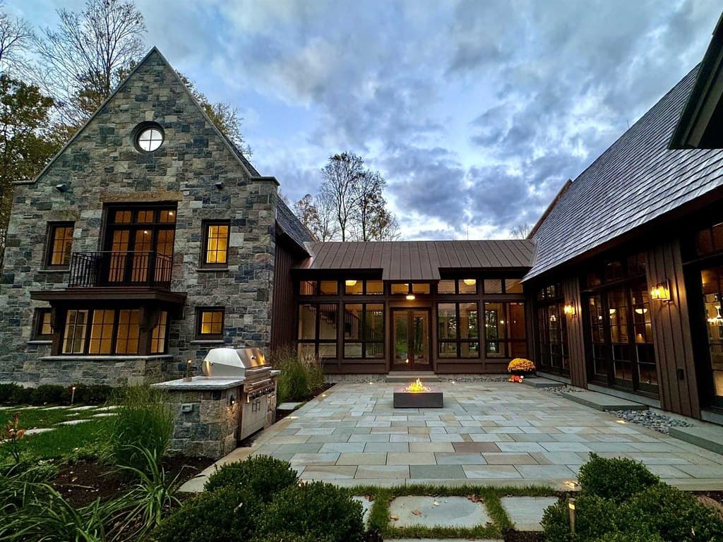 515 W Fields Rd, Manchester