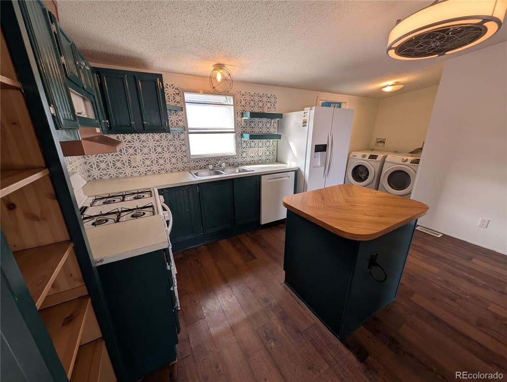 17190 MT Vernon Rd Lot 195, Golden