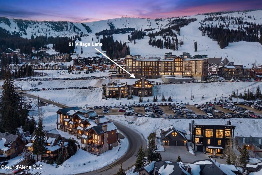 91 Village Ln, Sandpoint