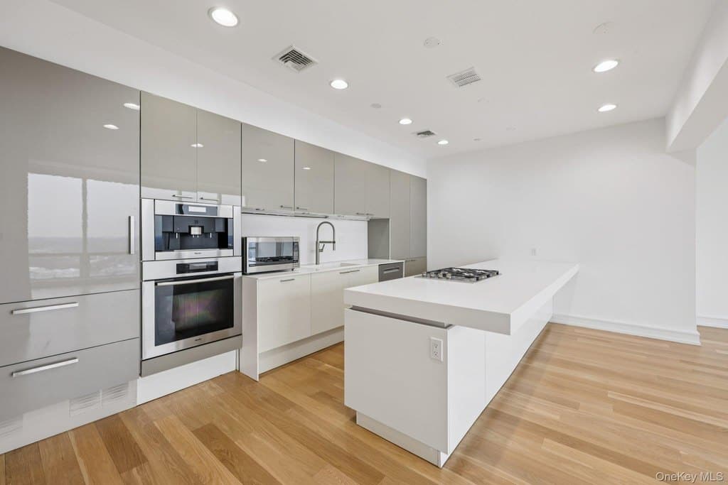 1 Renaissance Sq Ph 40C, White Plains