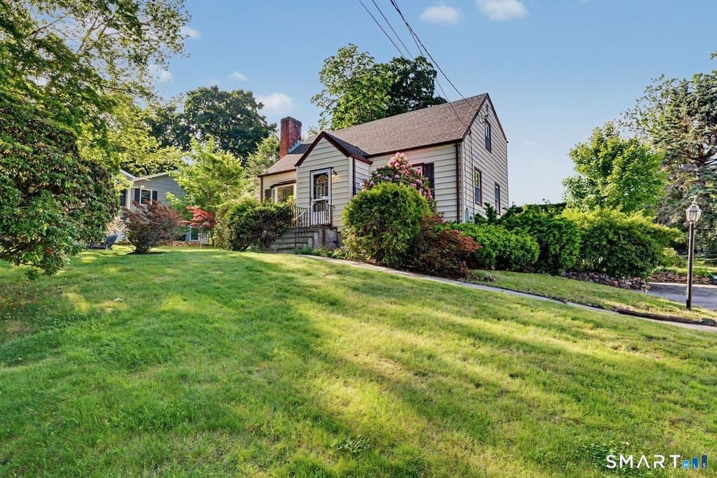 27 Lund Ave, Stamford