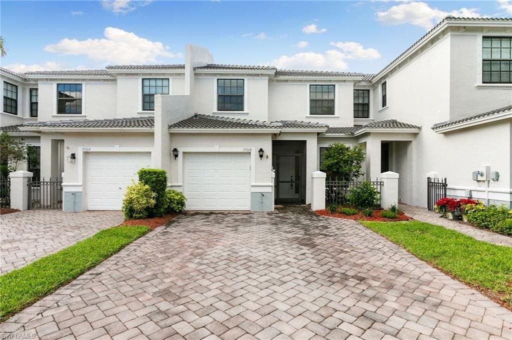 15068 Summit Place Cir, Naples