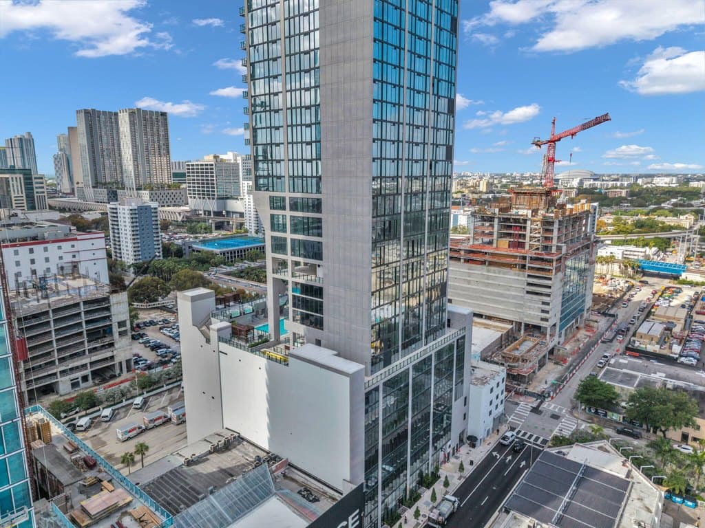 20 NE 11th St Apt 3205