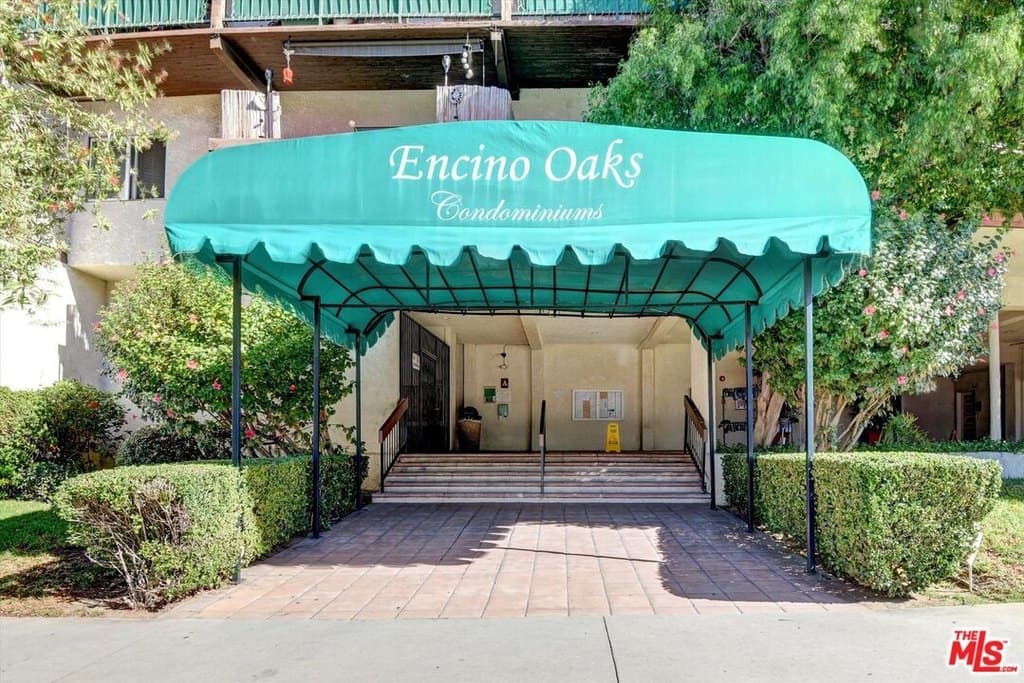 5460 White Oak Ave Unit C215, Encino