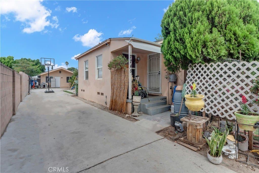 7745 Radford Ave, Los Angeles